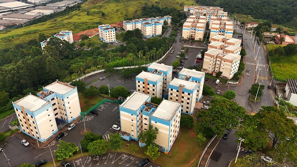 Barueri entrega cerca de 500 matrículas a famílias do Mirante dos Altos