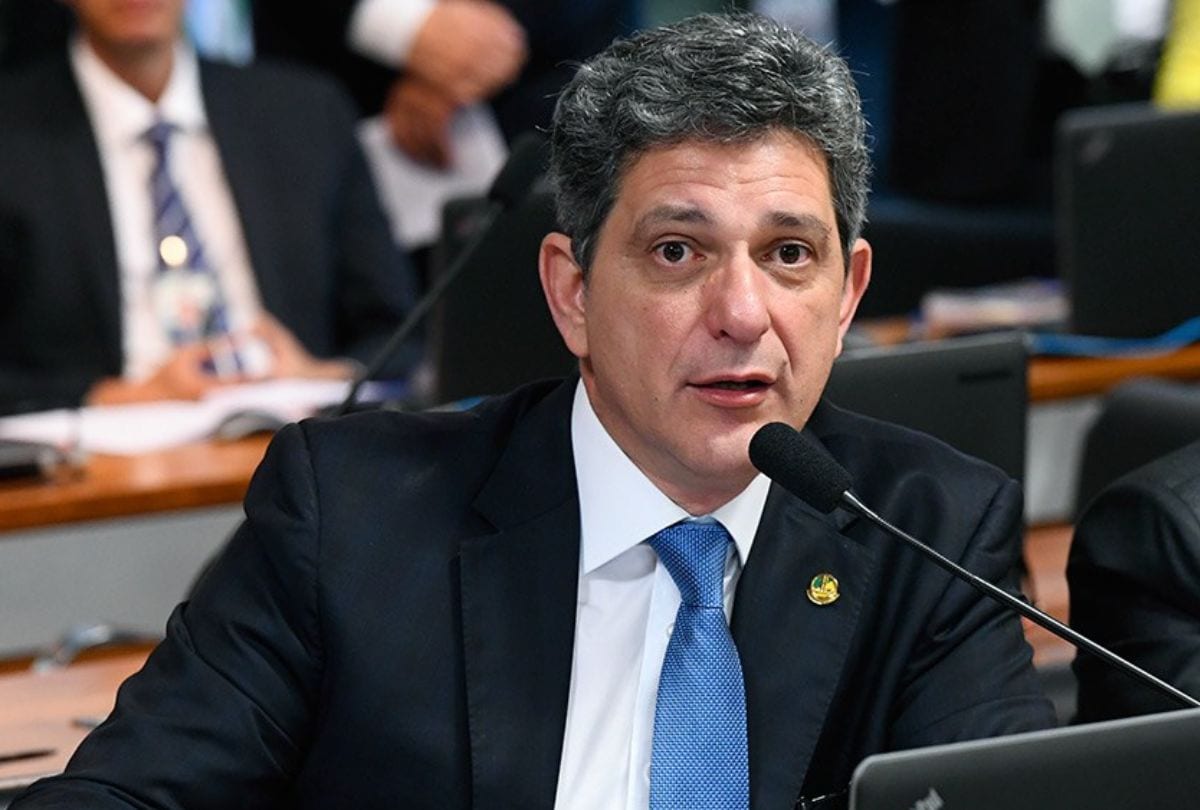 Rogério Carvalho (PT) é reeleito senador do Sergipe