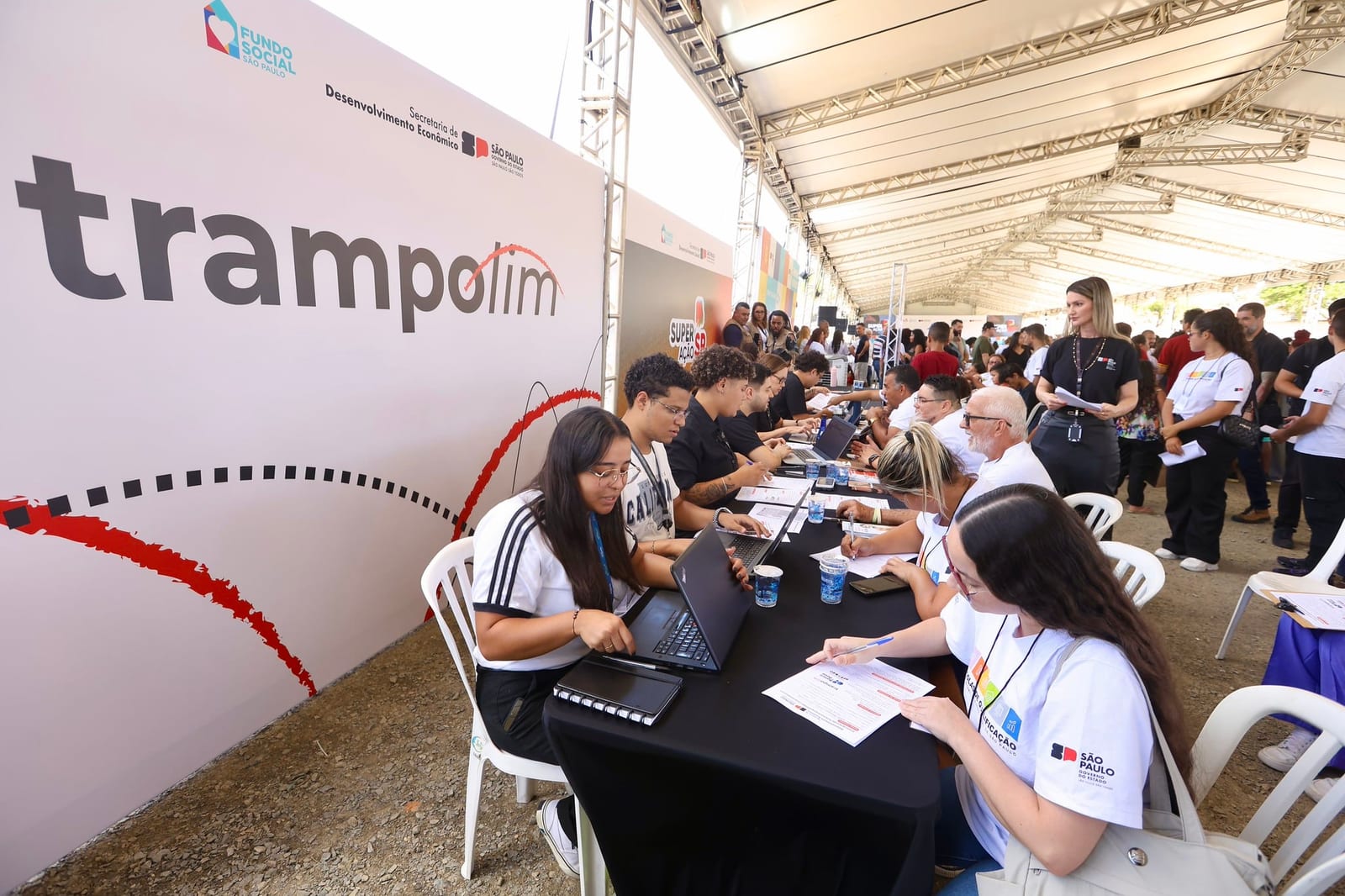 Empresas de São Paulo podem usar o portal Trampolim para contratar temporários no fim de ano