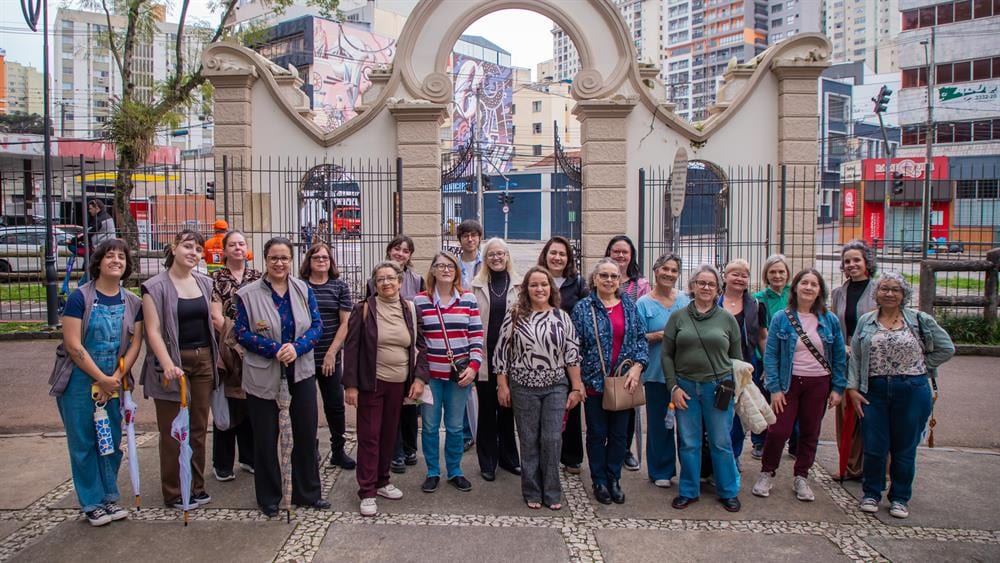 Aposentados da Prefeitura de Curitiba percorrem roteiro sobre a história da erva-mate