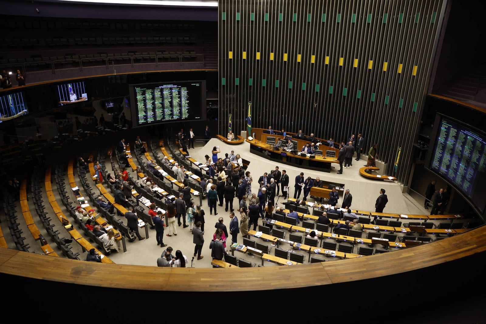Até quando candidatos ao Legislativo perdem, o partido leva