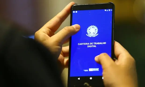 Desemprego cai a 5,2%, menor taxa para um terceiro trimestre desde 2012