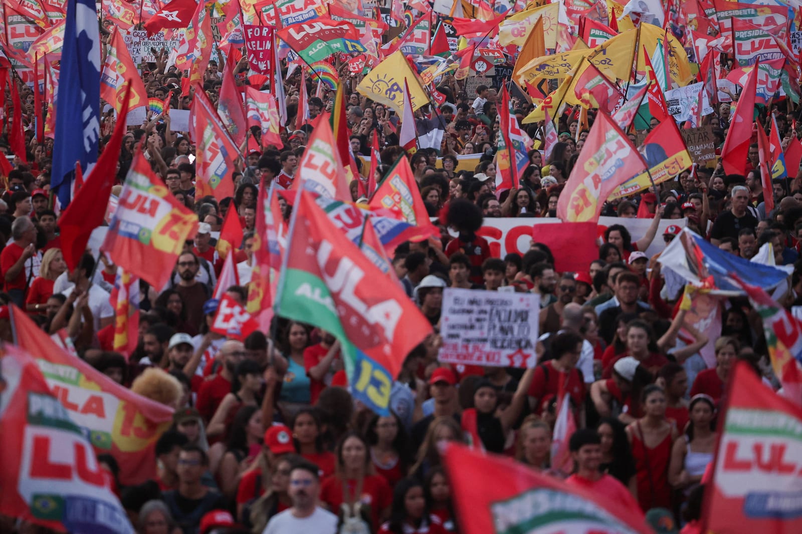 Novo ato pró-Lula em SP tem jovens eleitos, Haddad, Tebet e Marina após derrotas no 1° turno