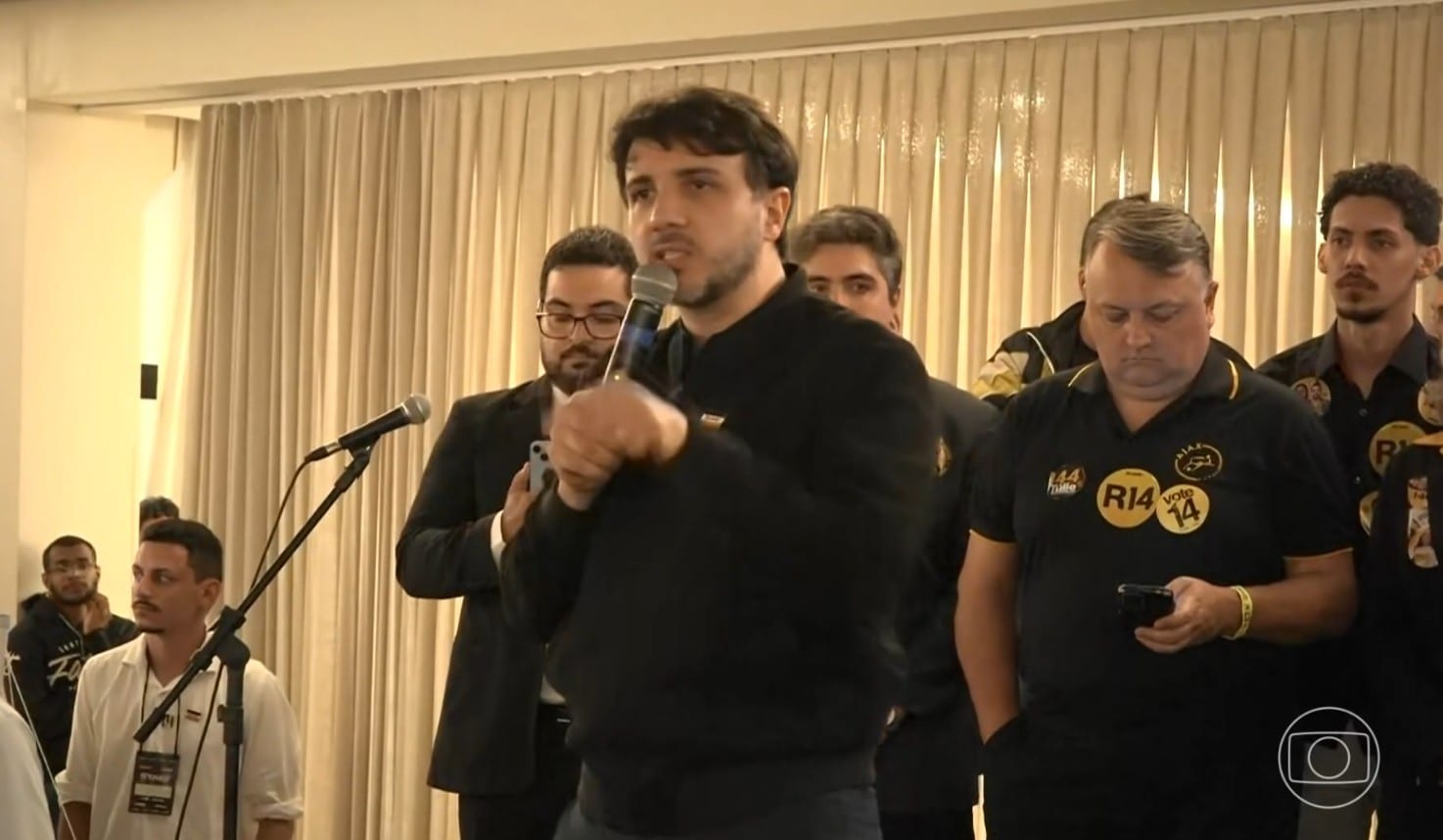 Renan Santos critica bolsonarismo em SC e pede pena de 30 anos para assalto à mão armada