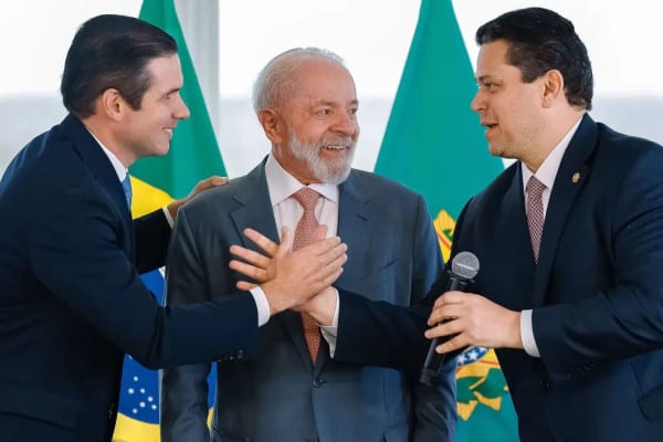 Líderes do Congresso saúdam reeleição de Lula em Brasília
