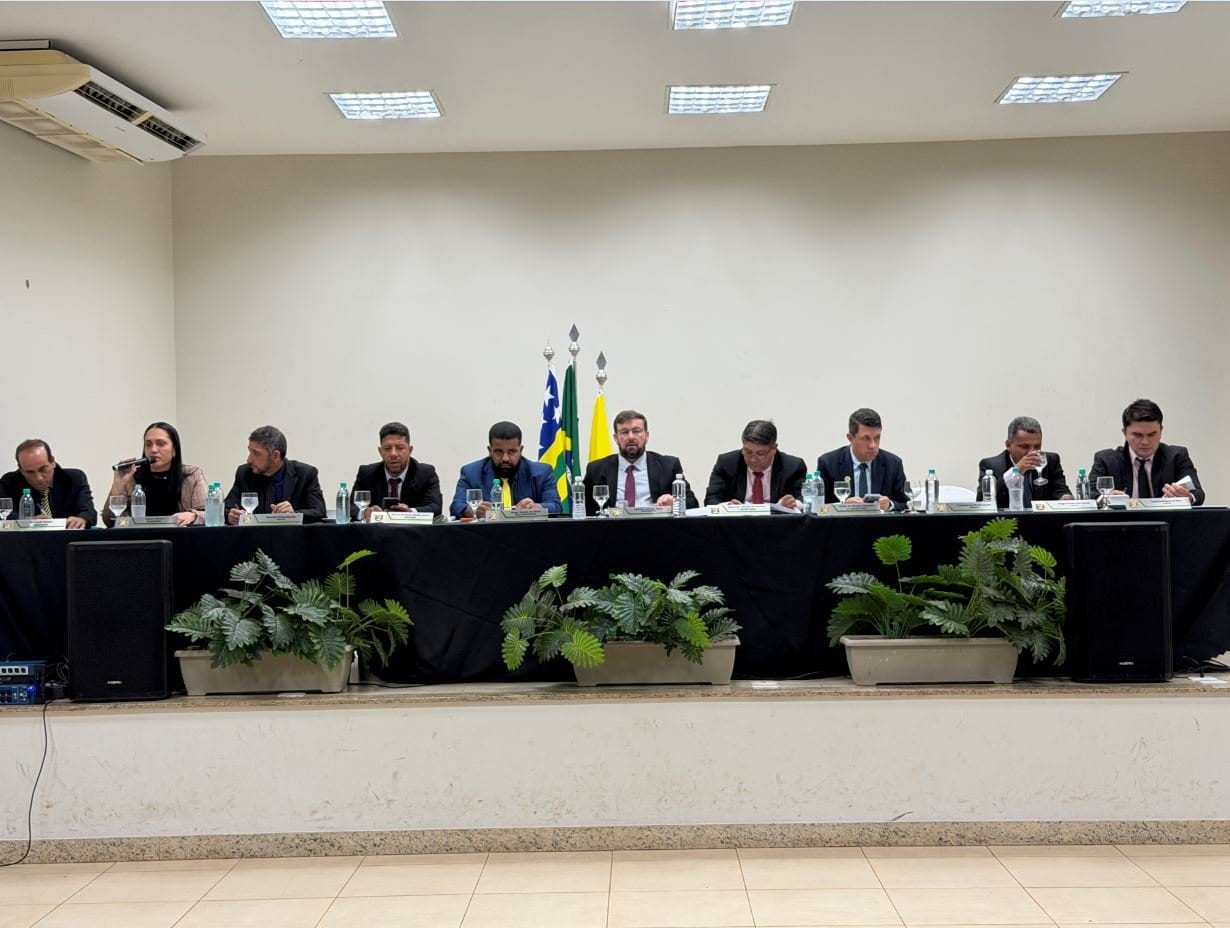Câmara de Ceres aprovou LDO 2027 e votou oito requerimentos