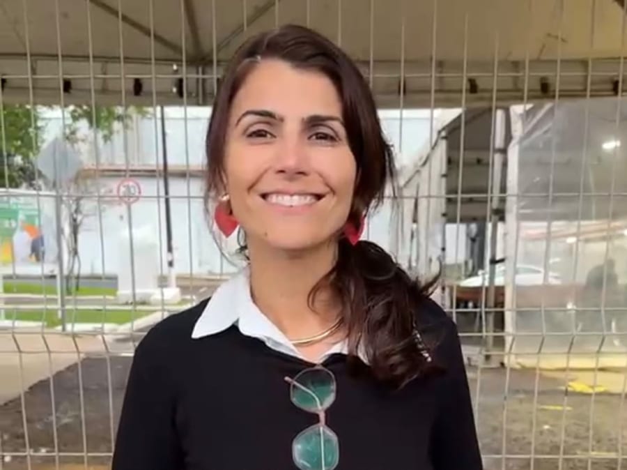 Manuela D’Ávila (PSOL) fez campanha em Sarandi nesta segunda-feira