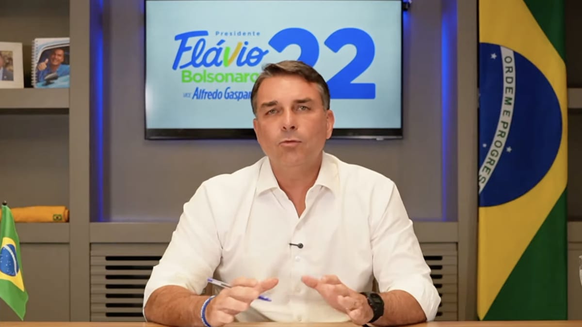 Flávio Bolsonaro anuncia 'barqueata' em Angra dos Reis no sábado
