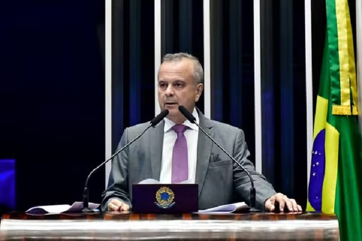 Líder de Flávio diz que o presidente do Senado atua a serviço do governo Lula