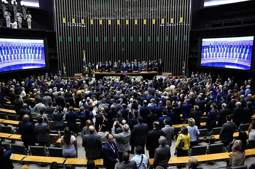 Senado aprova fim da escala 6×1 e trabalhadores terão dois dias de folga por semana