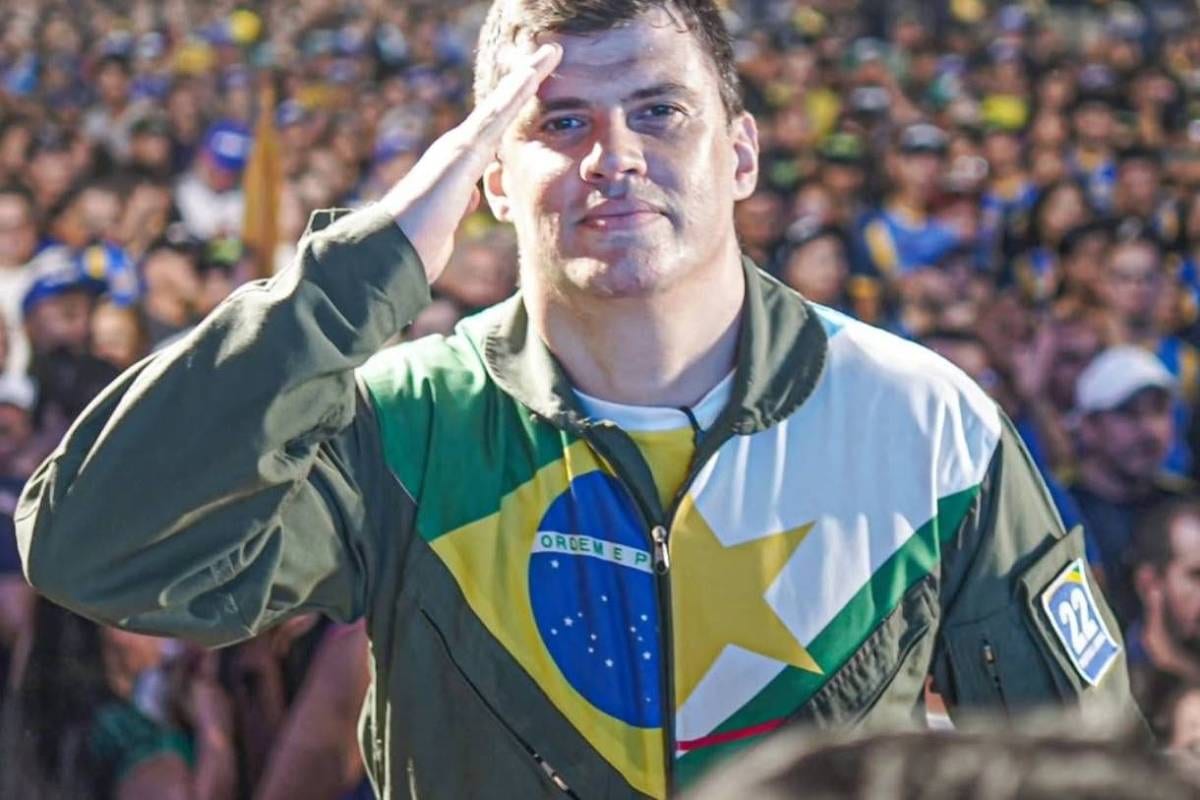 Major antipetista da ativa da FAB derrota Múcio e Valdemar e registra candidatura a deputado