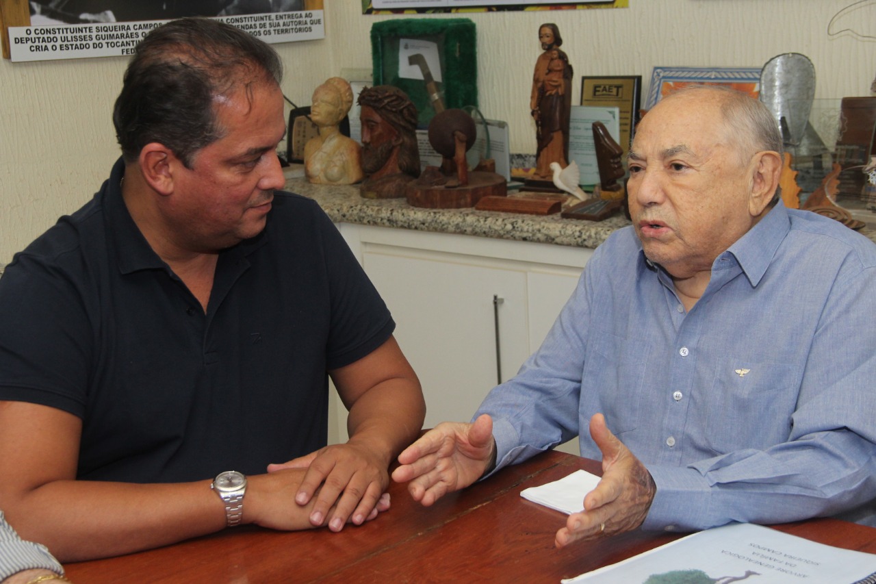 Senador Eduardo Gomes presta homenagem a Siqueira Campos em seu aniversário