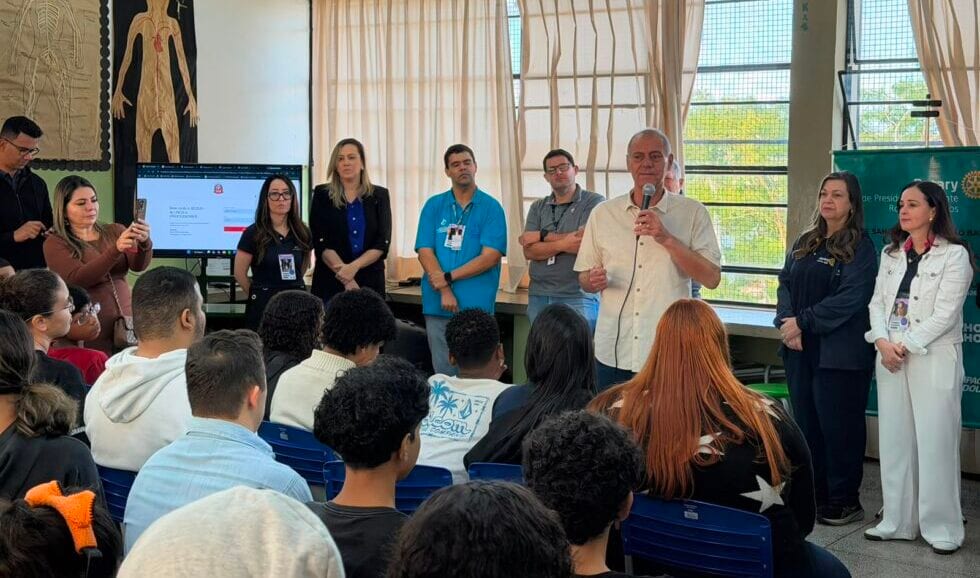 Cerca de 120 alunos participam de ação da Juventude em escola estadual