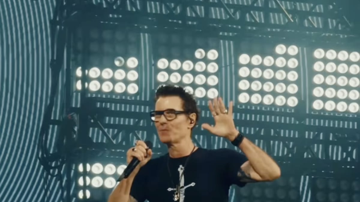 Dinho Ouro Preto cobra ministros do STF no Rock in Rio; assista