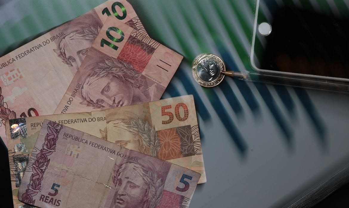 Governo reduz projeção do PIB para 2% em 2026