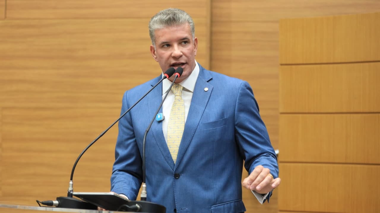 Cristiano Cavalcante homenageia servidores públicos e ressalta avanços do Governo