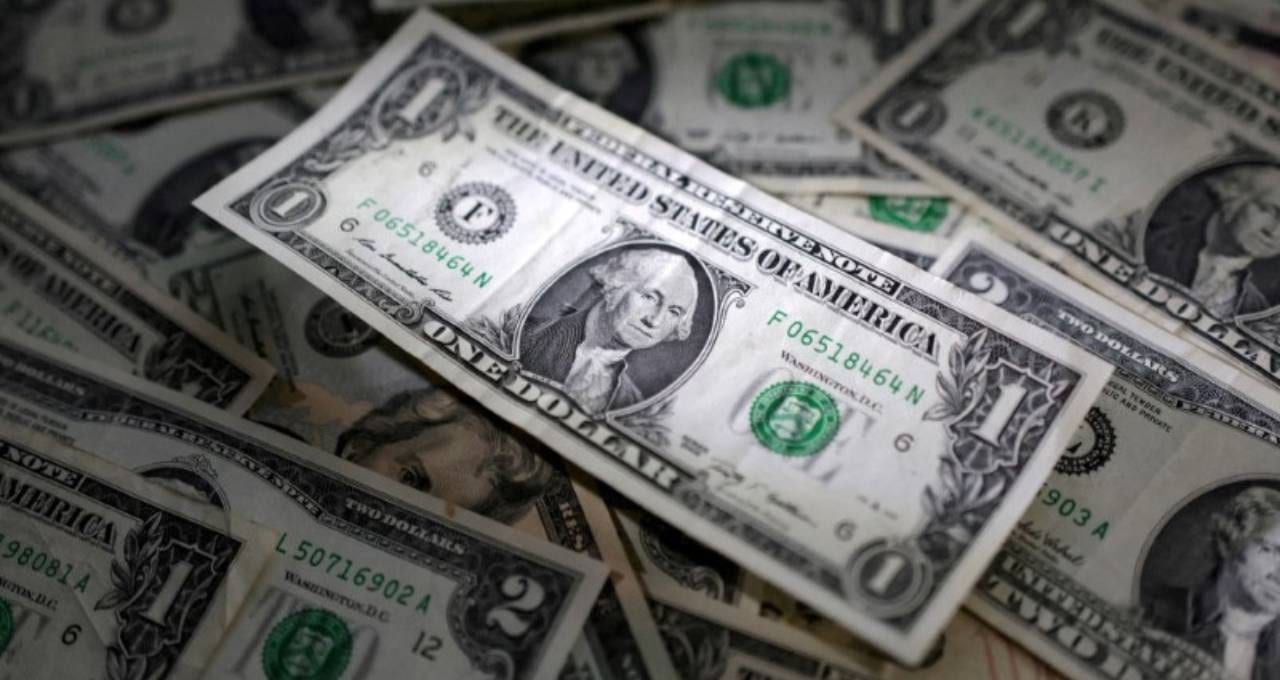 Dólar sobe e fecha a R$ 5,38 com incertezas fiscais em foco