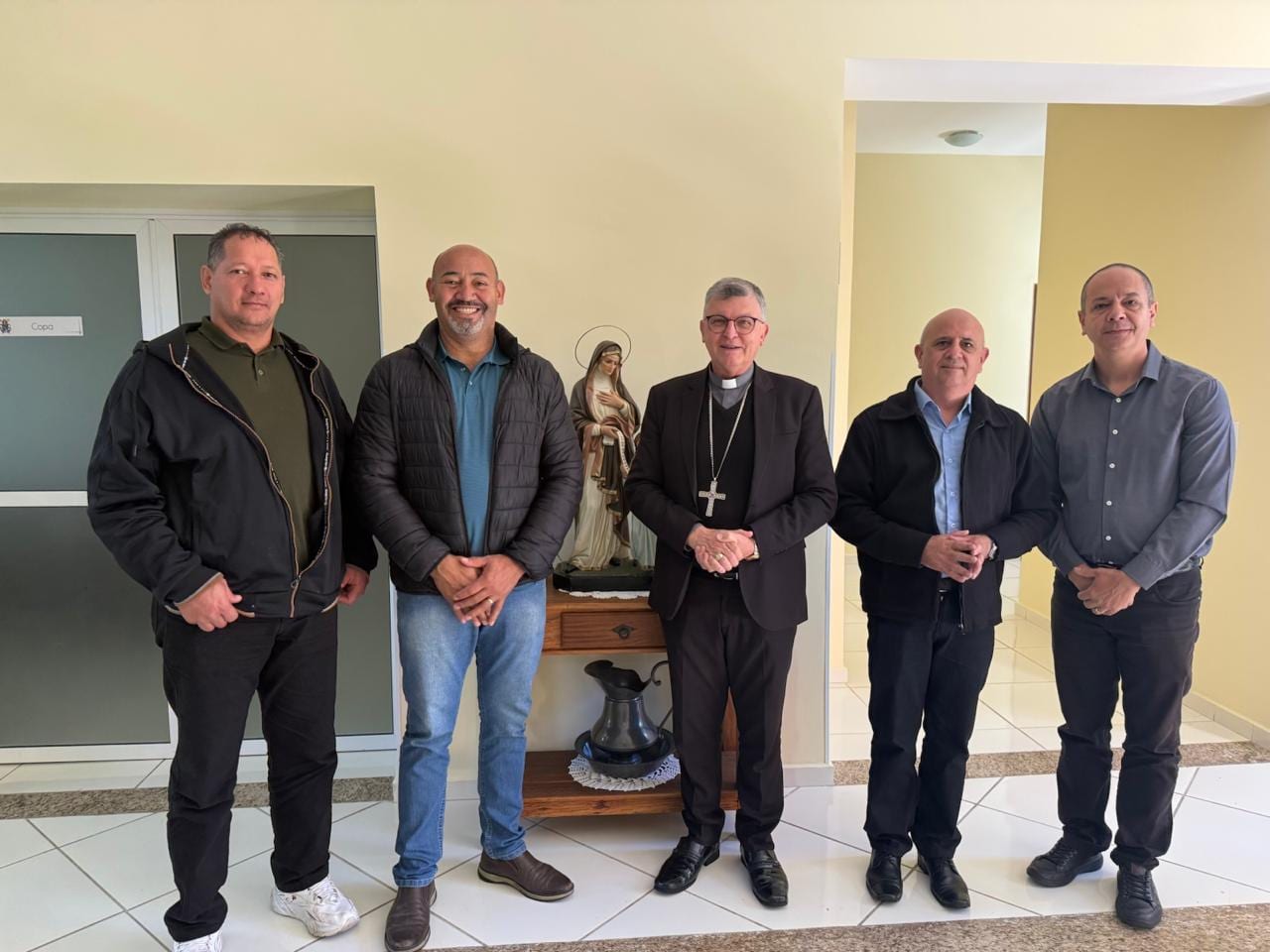 João Sabugo apresentou projetos sobre família e dignidade ao bispo em Suzano