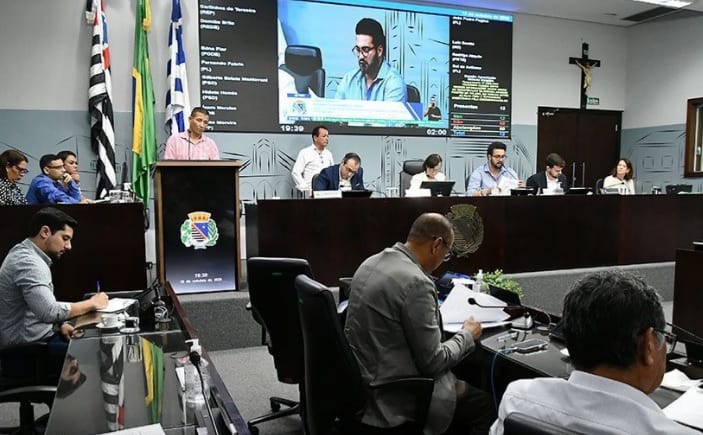 Projeto de aumento de salário para vereadores volta à pauta, mas deve ser retirado pela Presidente da Câmara