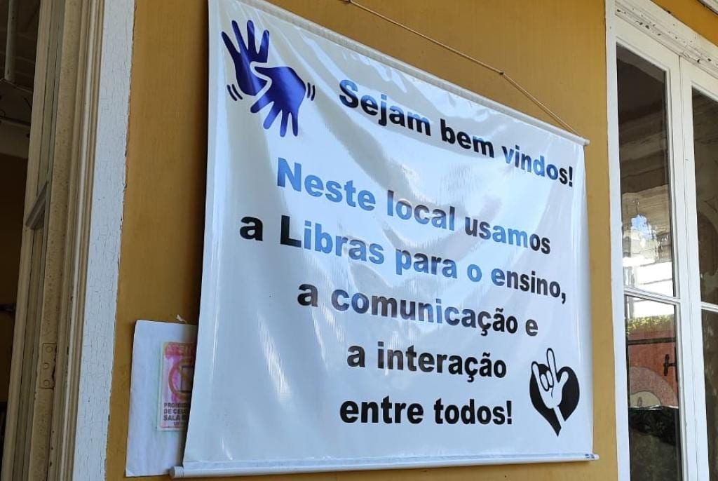 Setembro Azul abre com assinatura do contrato da Central de Libras no Rio Grande