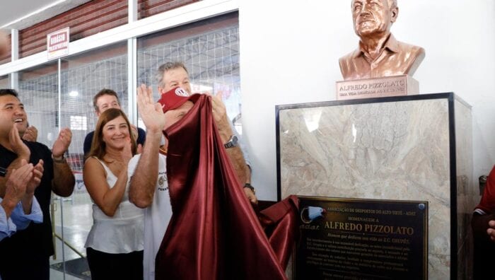 Prefeito acompanha inauguração da reforma do Clube Urupês