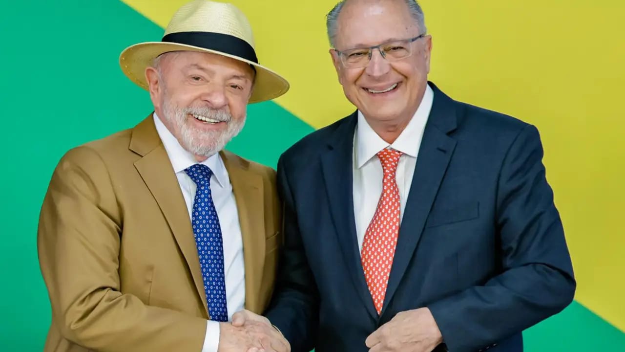 PT inclui revisão de emendas e regulação de redes no programa de Lula