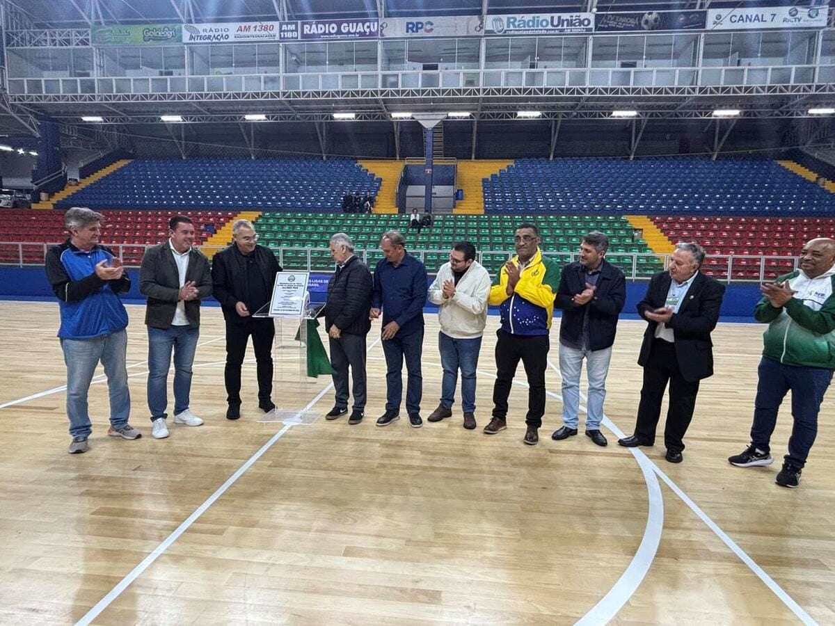 Toledo inaugura novo piso do Ginásio de Esportes Alcides Pan