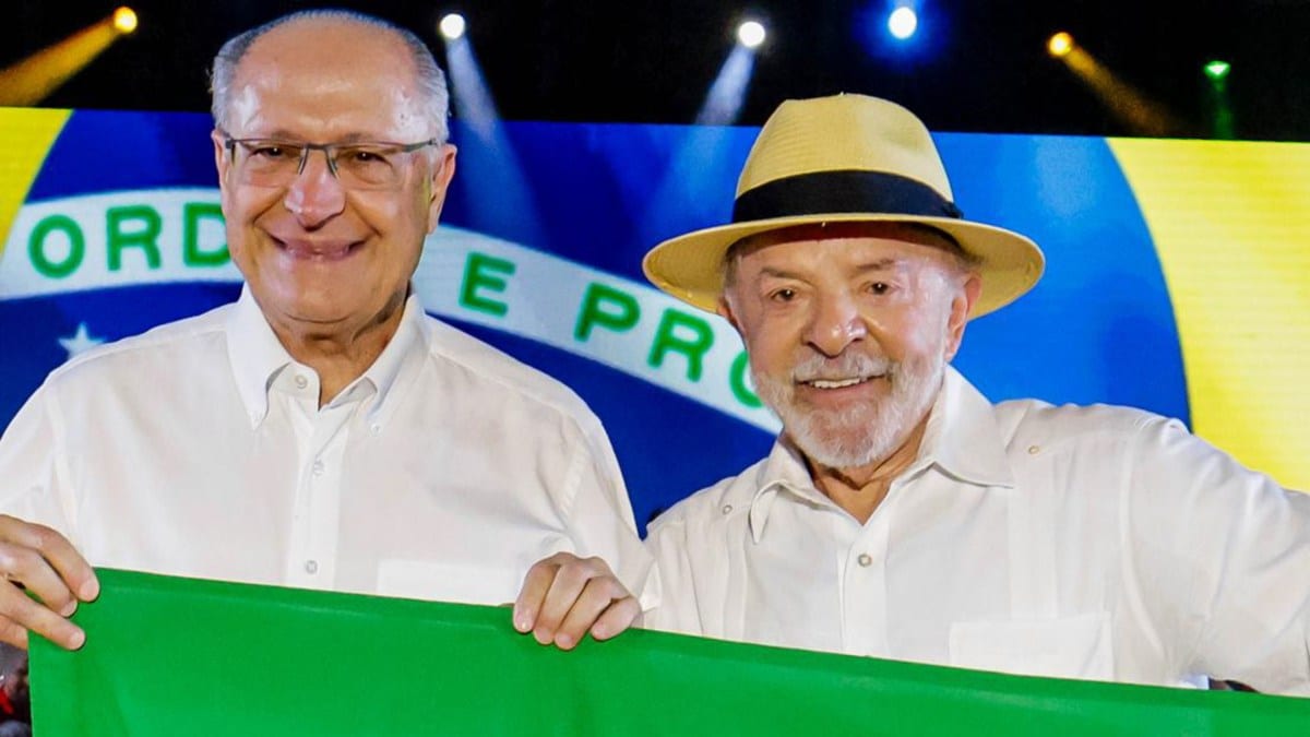 Lula registra candidatura com Alckmin como vice