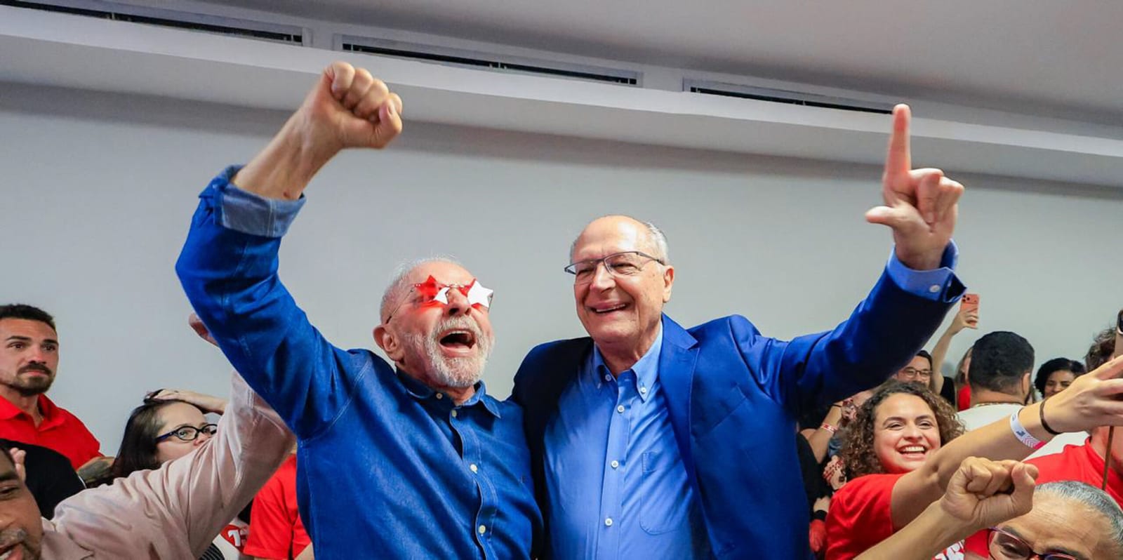 Em virada histórica, Lula conquista quarto mandato