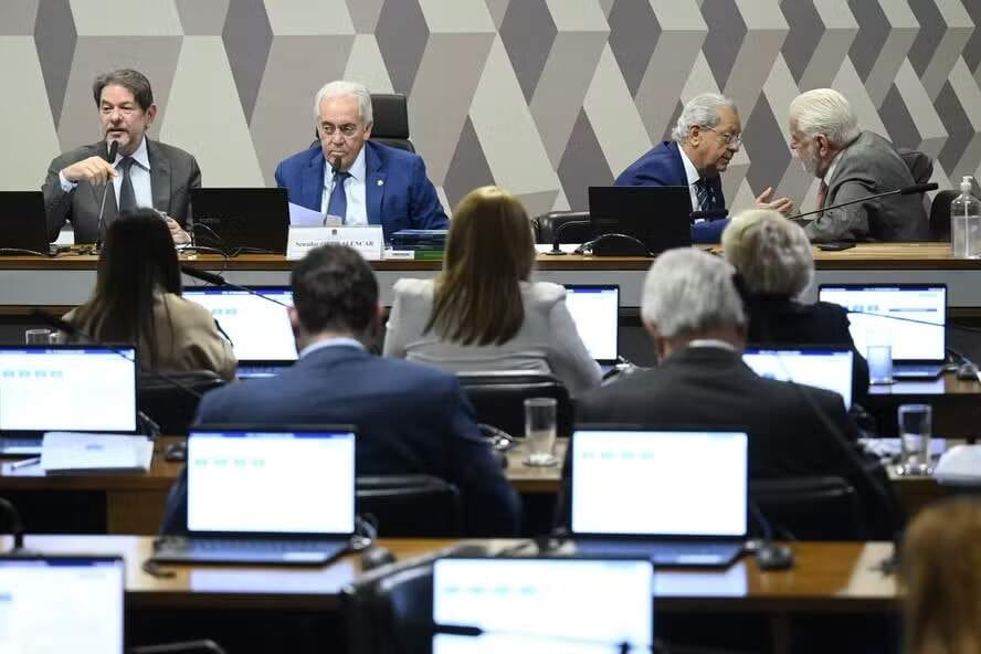 Fim da escala 6×1: proposta é aprovada em comissão do Senado