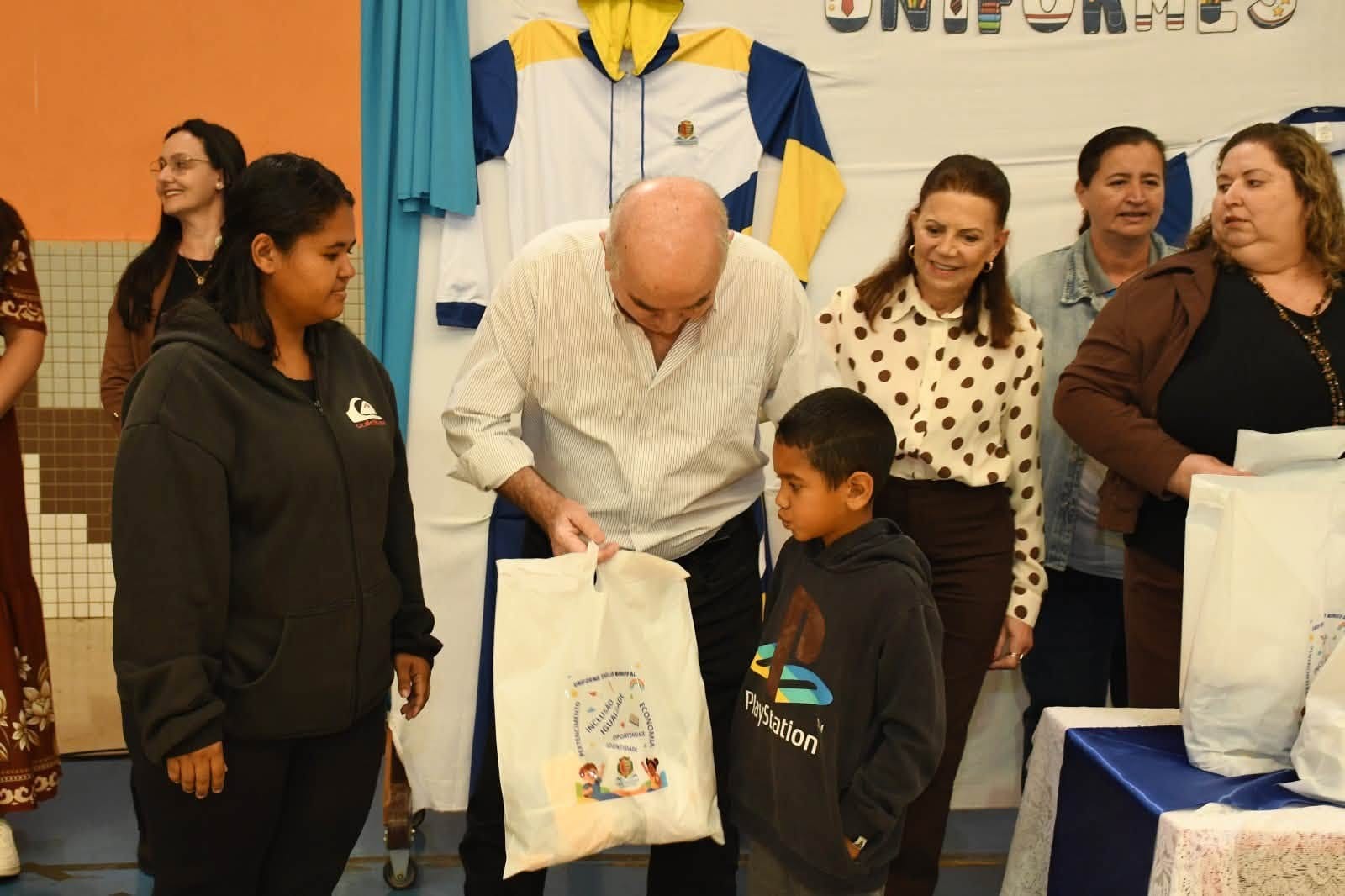 Editorial: Uniformes e o que ainda falta na educação