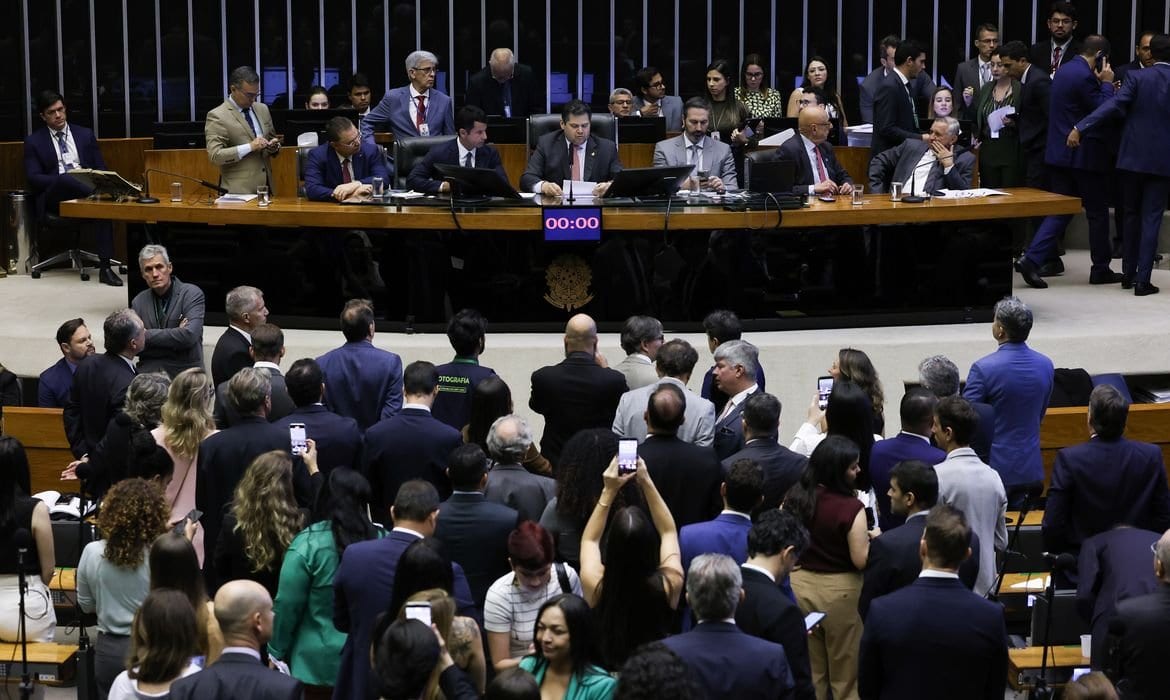 FIM DA ESCALA 6X1: Senado marca votação da PEC para quarta-feira; saiba o que pode acontecer