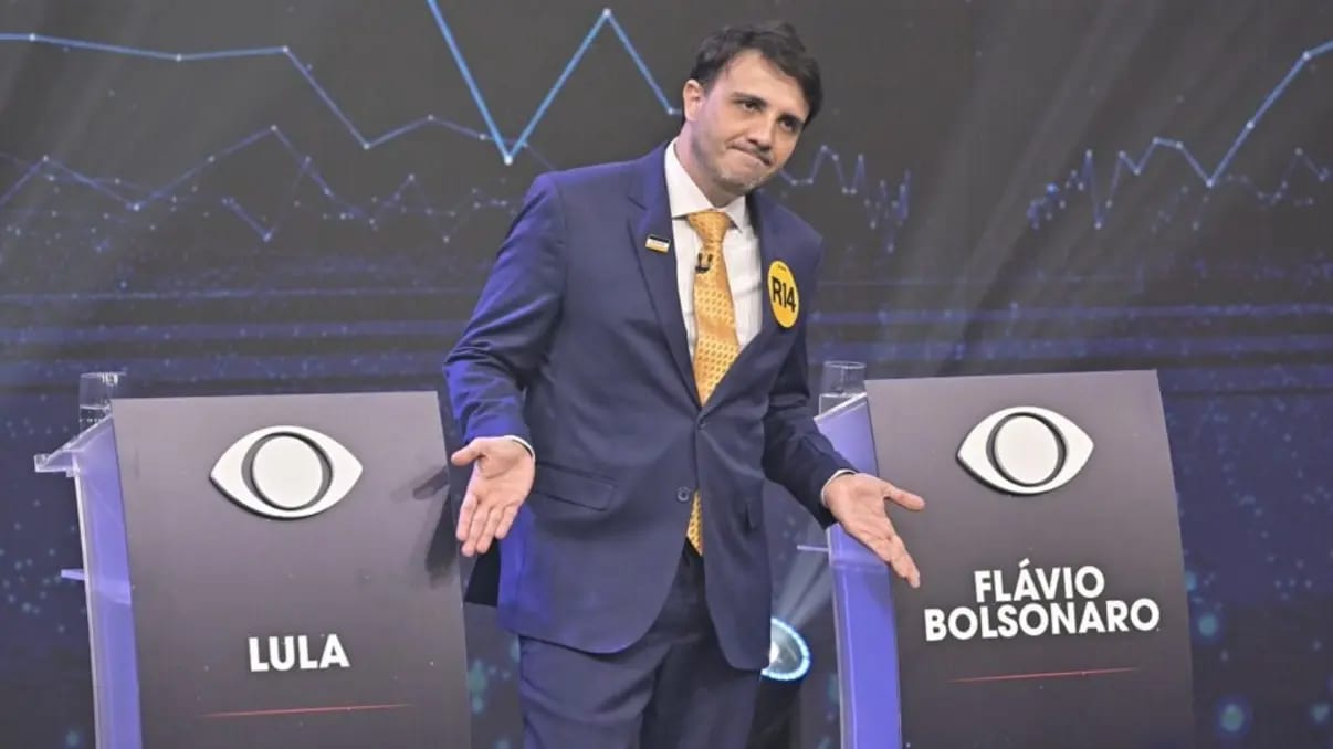 Renan Santos intensifica ataques a Flávio Bolsonaro