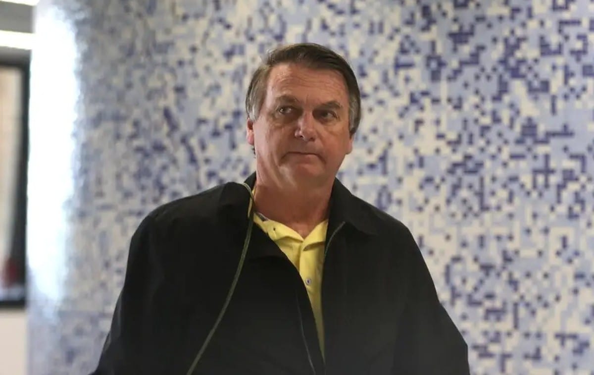 Nunes Marques dá dez dias para PGR se manifestar sobre pedido de revisão da condenação de Jair Bolsonaro