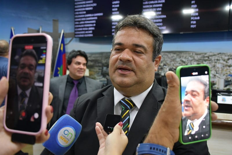 Ivan Cordeiro é reeleito por unanimidade na Câmara de Vitória da Conquista