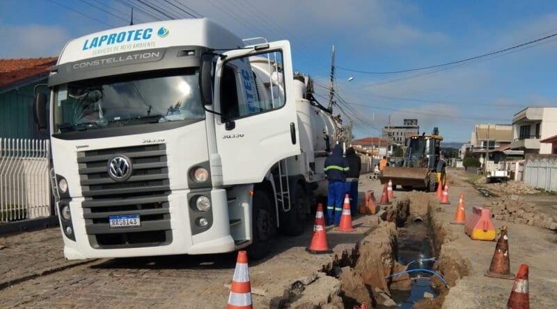 Prefeitura de Tubarão realiza ação de microdrenagem no bairro Santo Antônio de Pádua