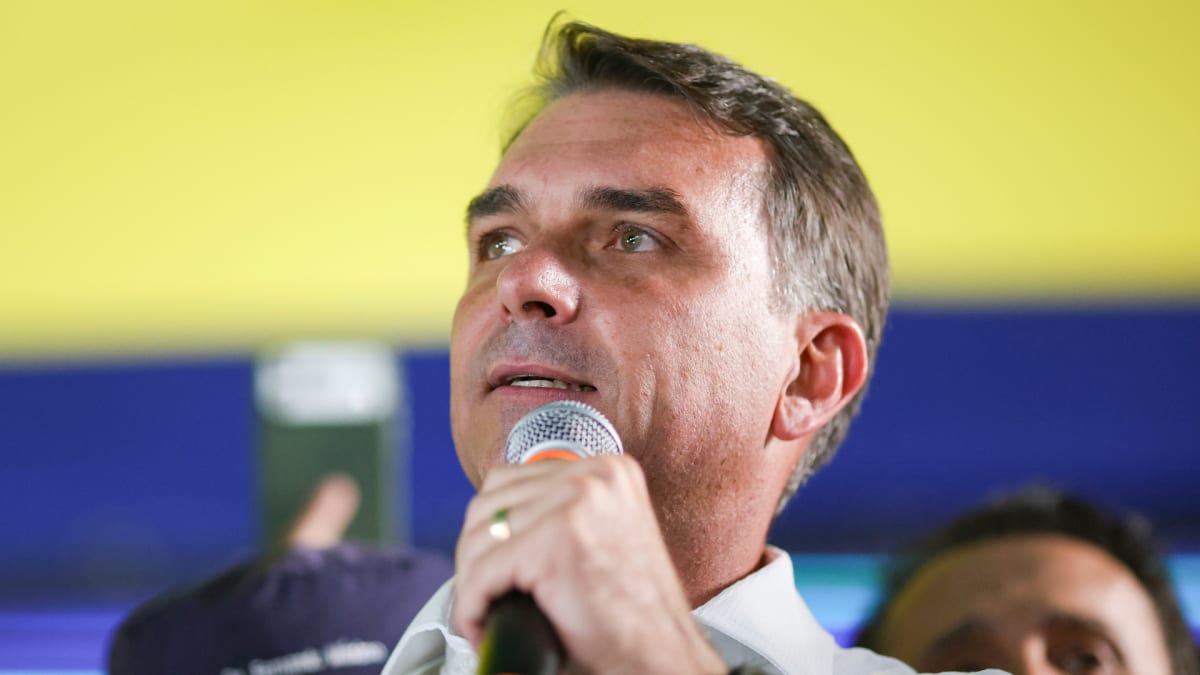 Aliados de Lula tentaram intervir para eleger Paes, diz Flávio