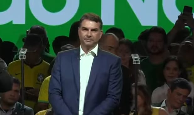 Partido Liberal busca se reorganizar após a saída de Flávio Bolsonaro do Brasil