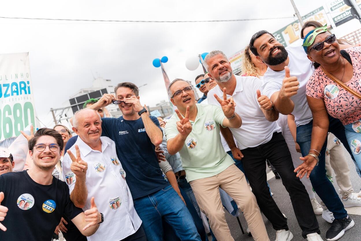 Julinho Fuzari faz caminhada na Avenida Prestes Maia na véspera do pleito