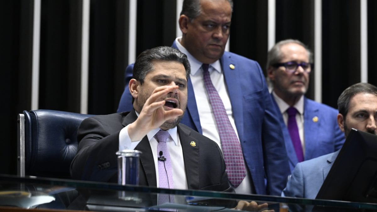 Fim da escala 6×1: Senado começa discussão nesta terça (6) sob pressão para adiar votação