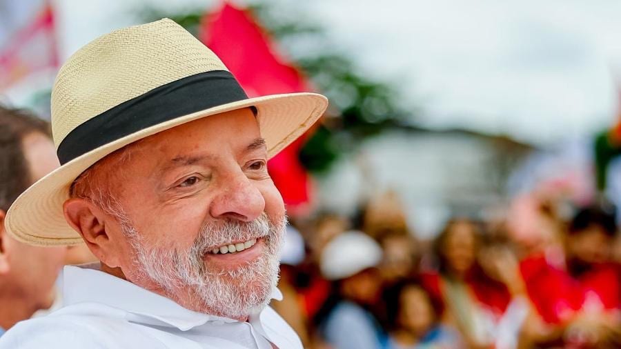 Lula é reeleito presidente do Brasil para mais quatro anos