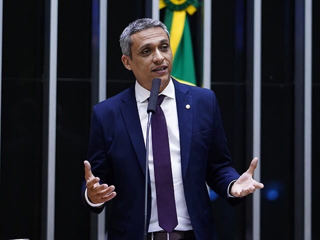 Gayer lança campanha ao Senado em Goiânia e elogia Flávio Bolsonaro