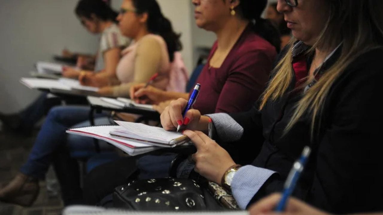 13 concursos no RS somam 293 vagas; salário máximo R$ 19.535,28