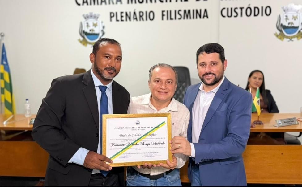 Servidor da Alego, Mendes recebe o Título de Cidadão
