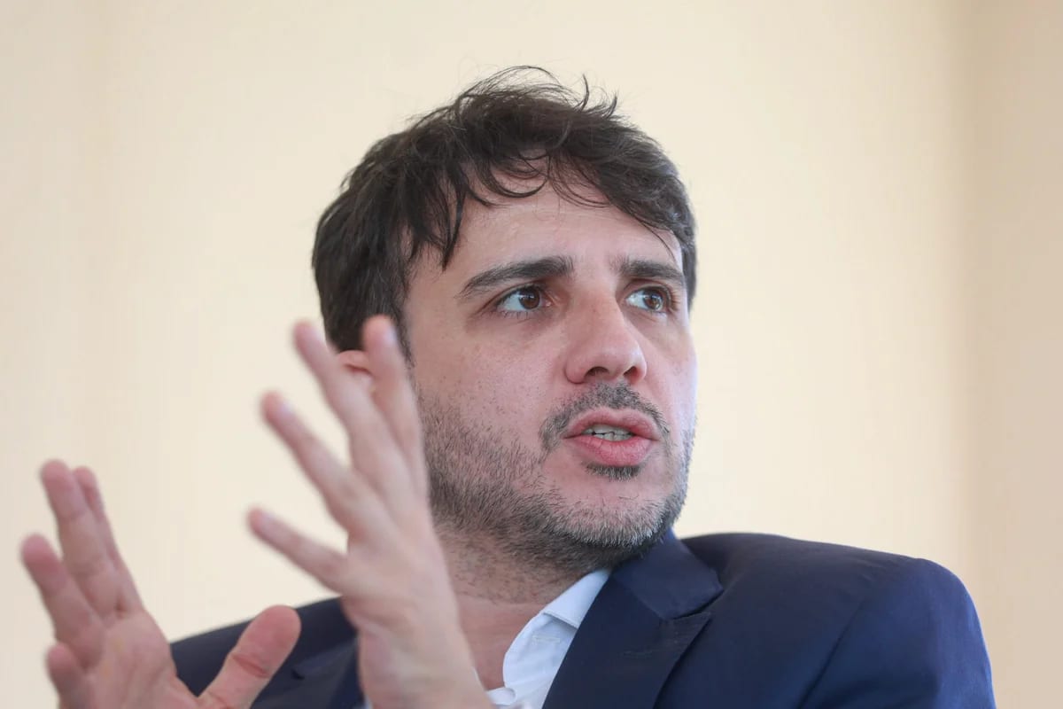 Renan Santos rejeita privatizar Petrobras e compara venda a terceirizar Forças Armadas