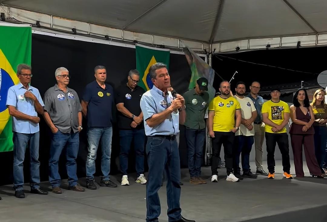 Prefeito Aleomar Rezende inaugura comitê pró-Flávio