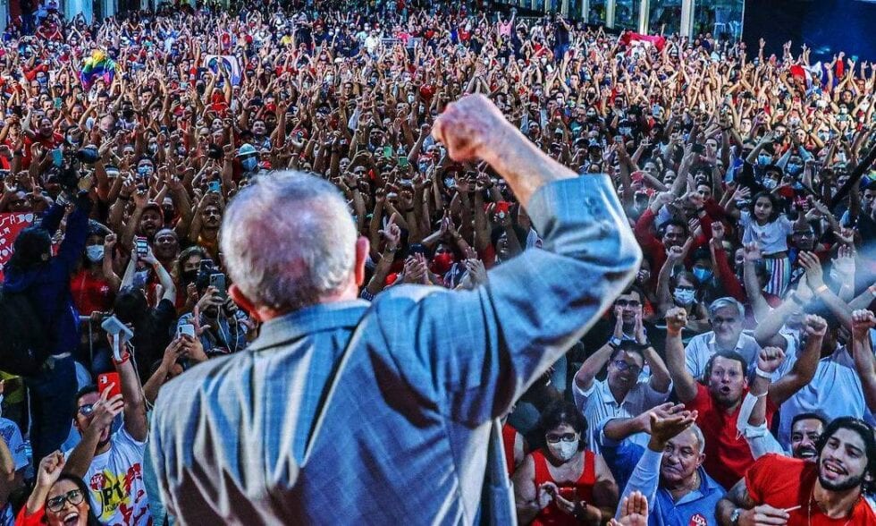 Lula é reeleito para o quarto mandato como presidente por 64 milhões de votos (51,7%)