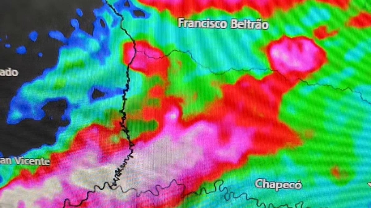 Granizo, raios e risco alto de enxurrada: Defesa Civil alerta para chuva intensa até sábado em SC