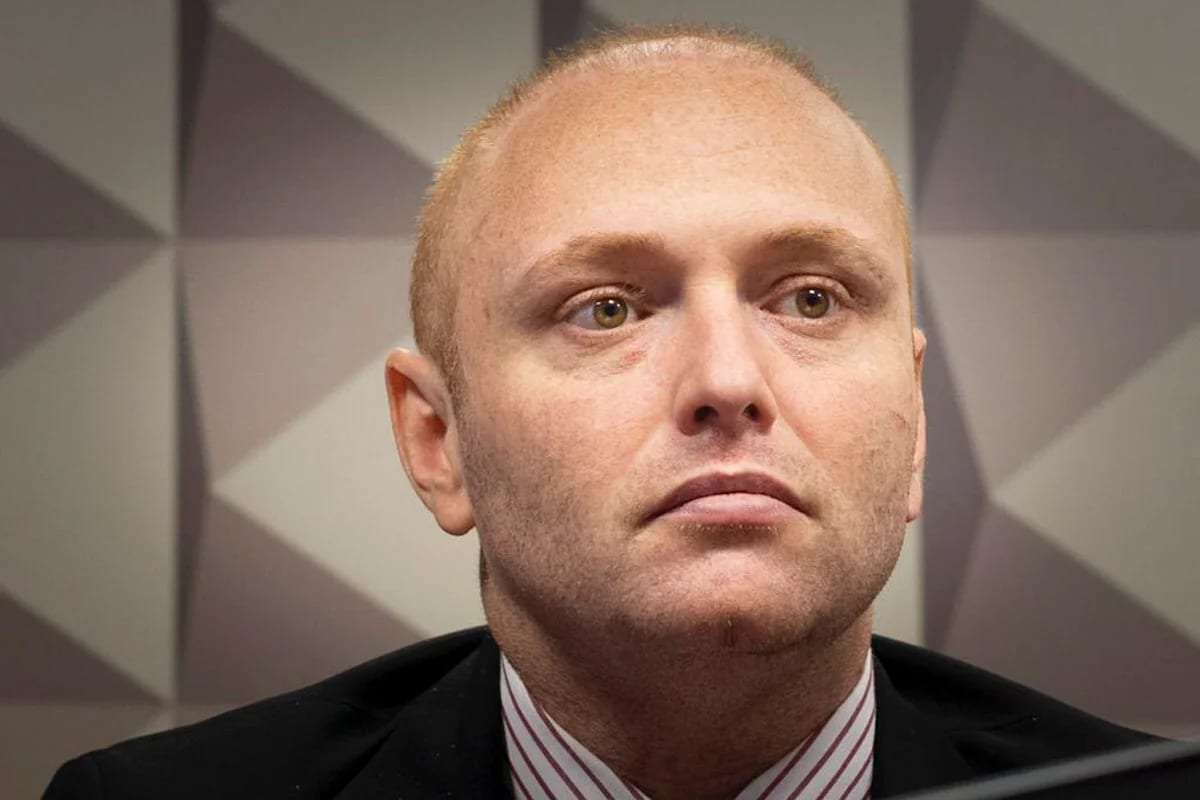 Moraes proíbe Delgatti de trabalhar com gestão de redes sociais