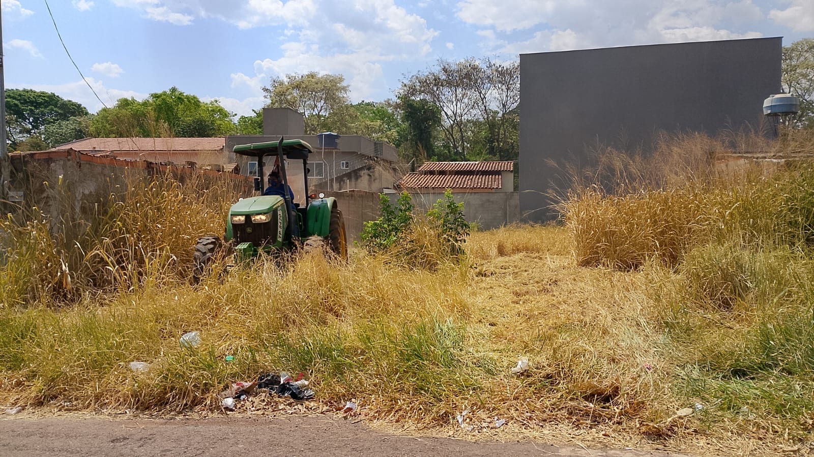 Donos de lotes devem pagar Prefeitura de Goiânia após limpeza de cerca de 800 áreas